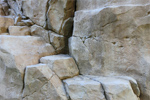 擬岩の側面